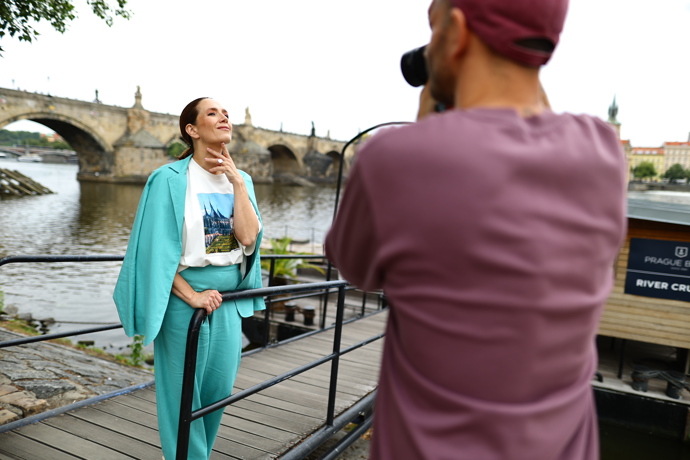 Moderátorka a herečka Tereza Kostková v roli modelky.
