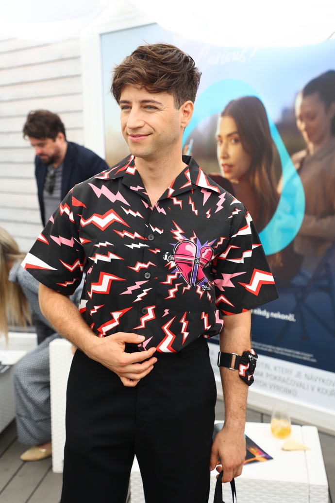 Milan Peroutka pro tentokrát zvolil outfit od luxusní značky Prada. 