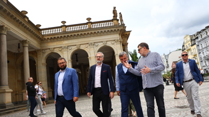 FOTO: Petr Fiala se procházel lázeňským městem.