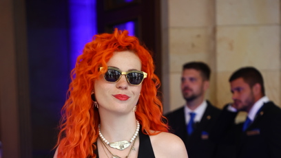 FOTO: Žofie zvolila trendy vestičku.