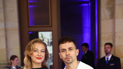 FOTO: Červená kabelka dodala perfektní dojem.