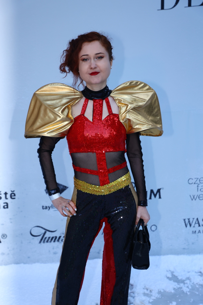 Eva Toulová a její výstřední look.