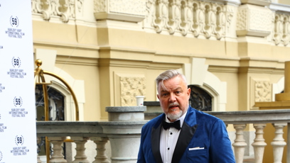 FOTO: Miloš Pokorný míří na slavnostní zakončení festivalu ve Varech.