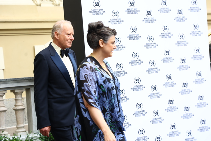 Stellan John Skarsgård vyráží na zakončení festivalu.
