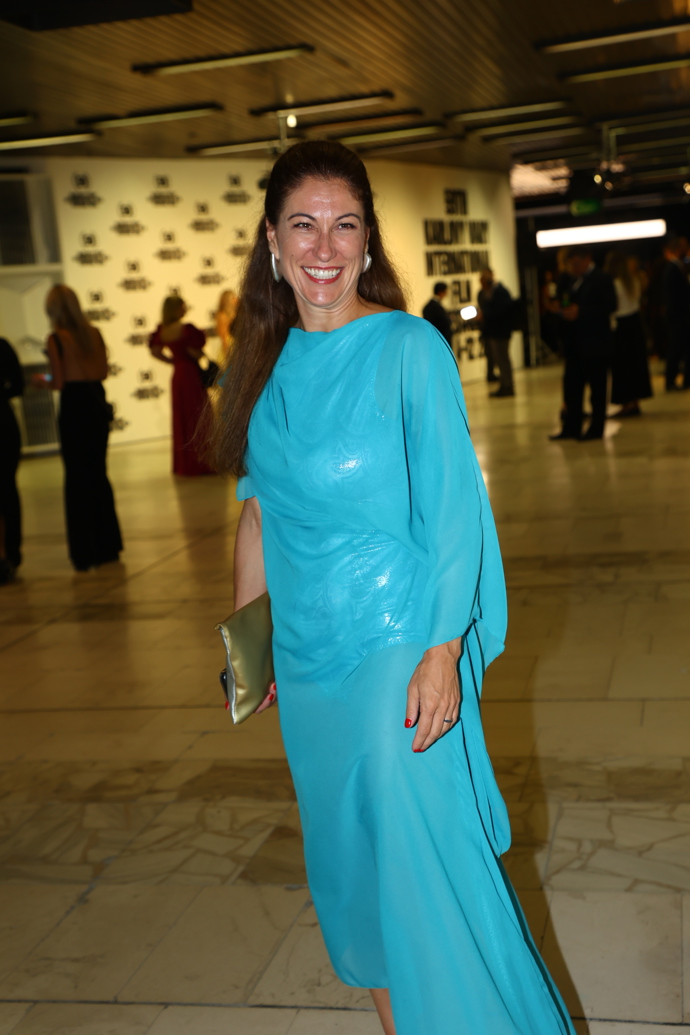 Eva Decroix sleduje filmové projekce.