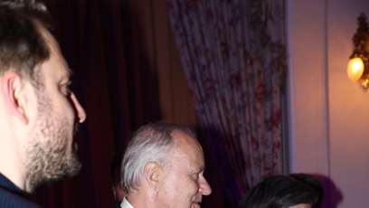 FOTO: Stellan Skarsgård si dal pivko.