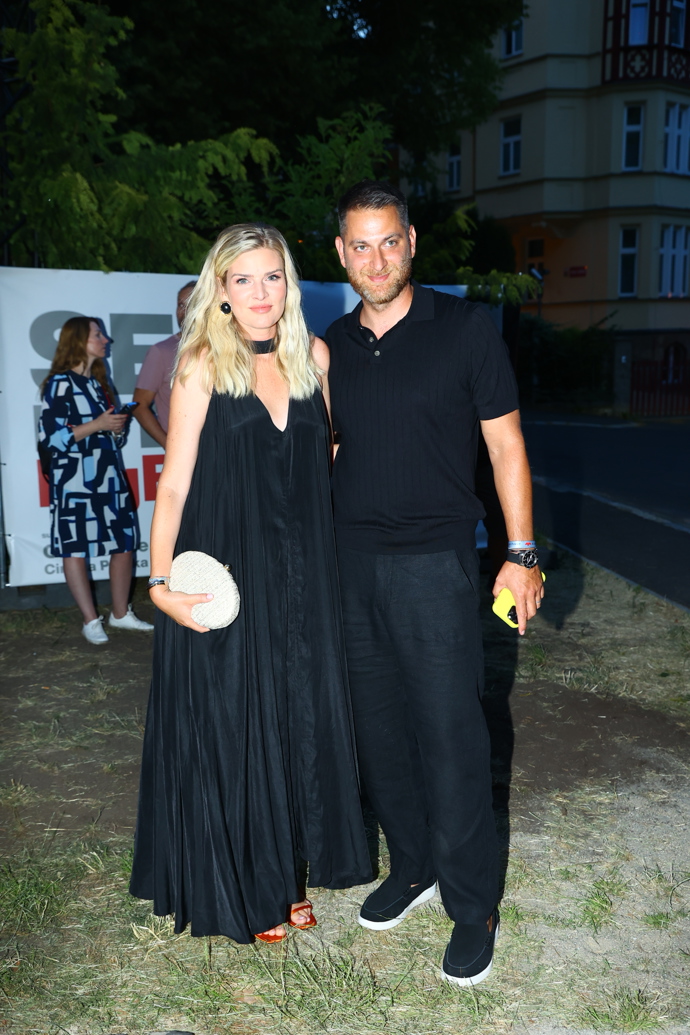 Nikol Leitgeb s manželem na BigBoard party ve Varech.