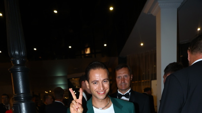 FOTO: Peroutka se stihl převléct.