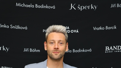 FOTO: Jiří Böhm v pánském obleku Bandi.