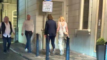 FOTO: Pavel Nedvěd s neznámou ženou v noční Praze.