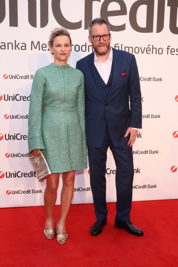 V rámci festivalu vynese Darina nespočet krásných šatů - například zelené koktejlky. 