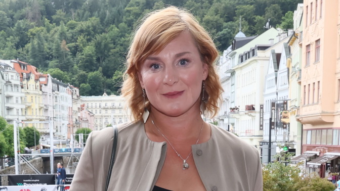 Herečka Lenka Krobotová dlouho bojovala se svým sebevědomím: S věkem jsem se naučila na sobě pracovat