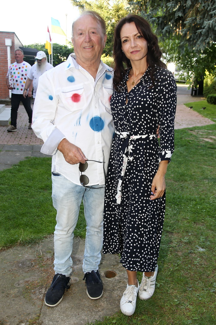 V roce 2022 proběhla letní party u Petra Jandy ve stylu puntíků.