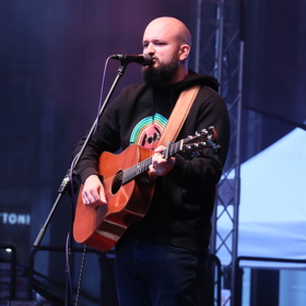 Pokáč vystoupil v Mattoni Life Baru v rámci karlovarského filmového festivalu.