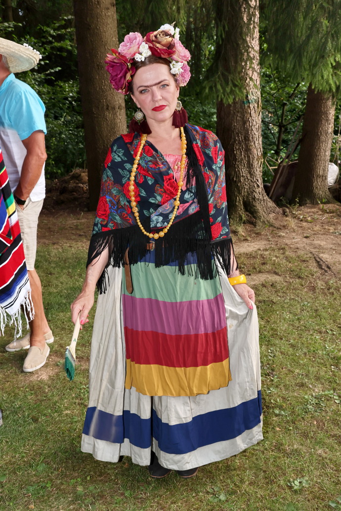 V roce 2023 bylo tématem večírku Mexiko. Marta Jandová přišla jako malířka Frida Kahlo. 