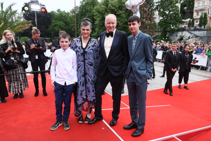 Stellan Skarsgård se svou rodinou.
