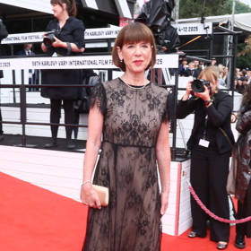 První dáma KVIFF Andrea Bartošková zazářila v diamantových klenotech od české značky ALO Diamonds.