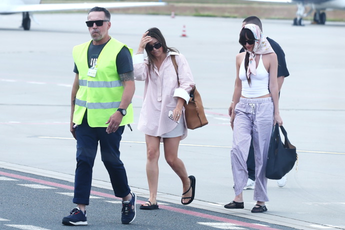 Dakota Johnson byla ležérně oblečená.