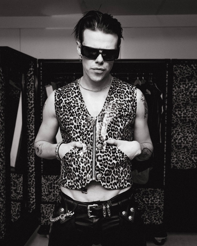 Yungblud vypadá podobně jako Ozzy Osbourne.