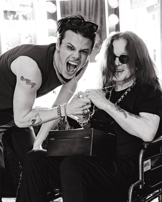 Yungblud a Ozzy Osbourne před koncertem ve Villa Parku. 