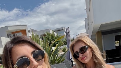 FOTO: Sabina v modrých bikinách.