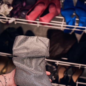 Helena Vondráčková ráda nosí i výstřednější typy kozaček. 