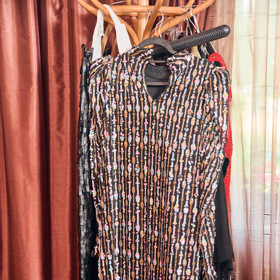 Další z atypických šatů Heleny Vondráčkové