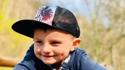 FOTO: Alex v mladším věku. Za dědou byl chlapec v nemocnici.