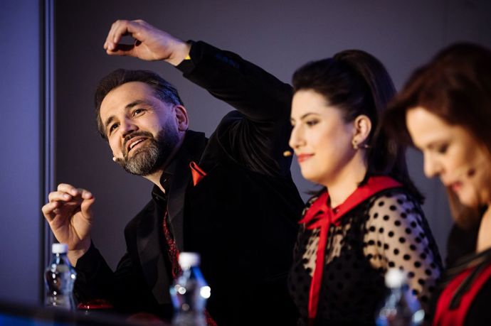 Přesto Jakub říká, že přízeň fanynek zatím žádnou mez nepřekročila. 