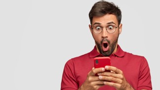 Ivan (41): Moje partnerka se v posteli věnovala spíš telefonu než mně. Pak jsem zjistil, co za tím stojí