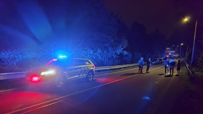 FOTO: Incident přilákal pozornost místních obyvatel.