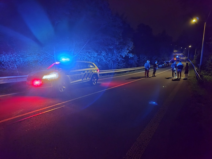 Incident přilákal pozornost místních obyvatel.
