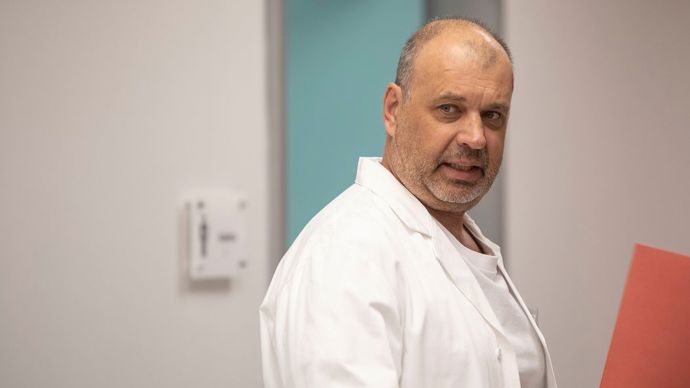 Doktor Mázl výrazně změnil image. 