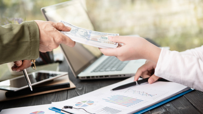 Nábytek, spotřebiče, běžné výdaje. Stoupá zájem o nebankovní půjčky. Co za tím stojí?