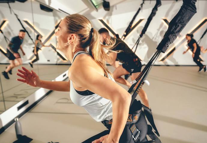 Martina Čechová předcvičuje ve svém fitcentru.