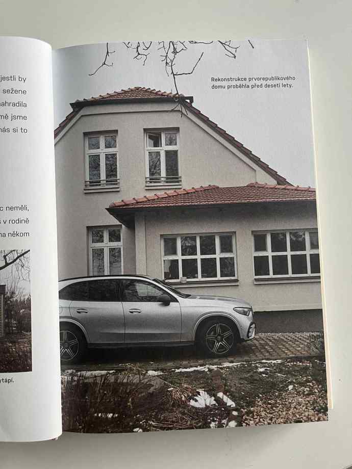 Nakonec se rozhodli investovat do prvorepublikové vily na Nymbursku. 