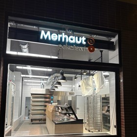 Merhaut otevřel prodejny téměř po celém Česku.