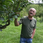 Pýchou herce Oldřicha Navrátila je i sad plný švestek. I proto se sem rád po práci v Praze zase vrací.