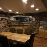 Pivní sklípek je výhradně mužskou záležitostí, čemuž odpovídá i výbava. 