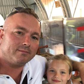 Syn Krampola Jiří Suvajdžič a jeho dcera Bela jako maličké děvčátko. Už tehdy to byla roztomilá dívka.