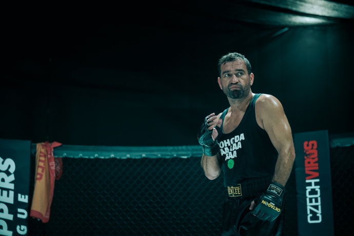 Bývalého šampiona čeká životní zápas. Ve filmu Bojovník si zahraje jeden z nejúspěšnějších českých interpretů Calin i hvězdy MMA 