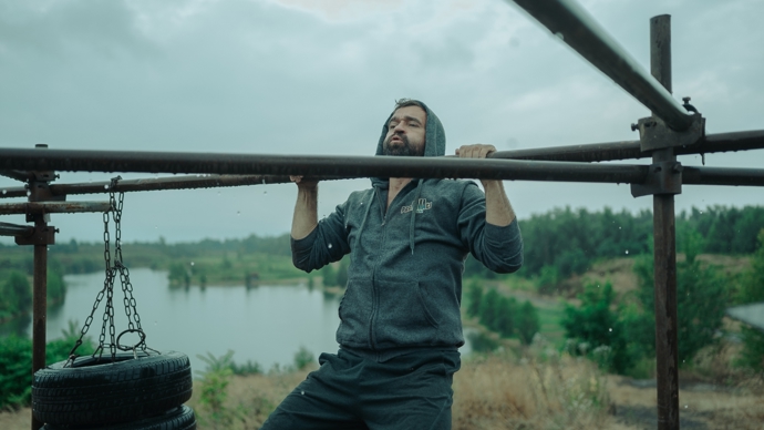Bývalého šampiona čeká životní zápas. Ve filmu Bojovník si zahraje jeden z nejúspěšnějších českých interpretů Calin i hvězdy MMA 