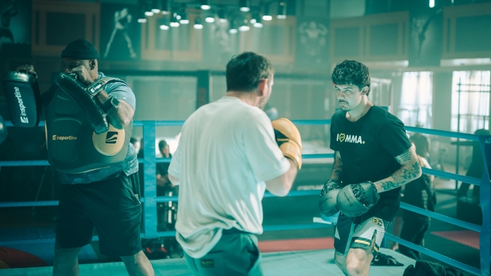 Bývalého šampiona čeká životní zápas. Ve filmu Bojovník si zahraje jeden z nejúspěšnějších českých interpretů Calin i hvězdy MMA 