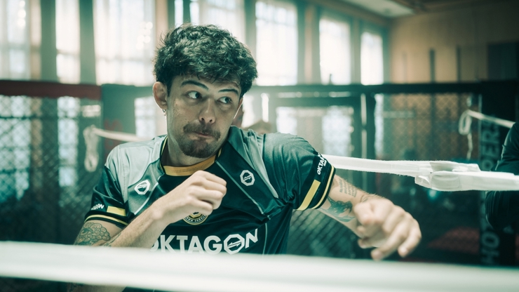 Bývalého šampiona čeká životní zápas. Ve filmu Bojovník si zahraje jeden z nejúspěšnějších českých interpretů Calin i hvězdy MMA