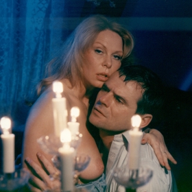 Dušan Klein prohlásil, že tento film je o touze žít a nepoddat se ničemu. Nezůstat v zajetí alkoholu a nebýt manipulován lidmi. Na snímku Milan Kňažko.