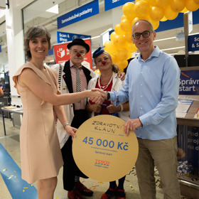 Zlatý žeton přinesl radost: Zákazníci Tesco o víkendu rozdělili 450 000 Kč na podporu dětí a mladých 