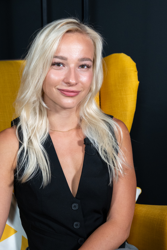 Sandra Haganová v pořadu eXtra Host.