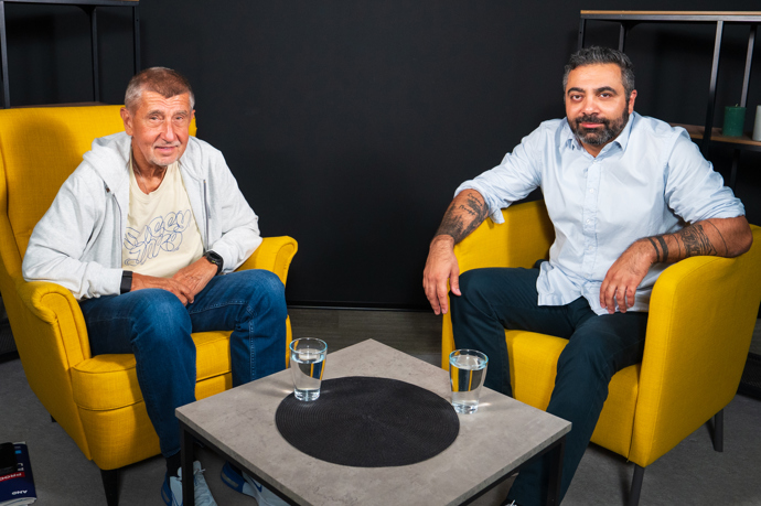 Andrej Babiš s moderátorem pořadu eXtra Host.