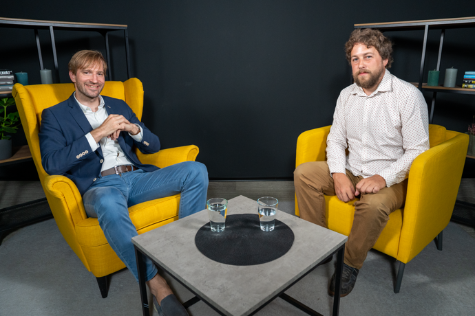 Adam Vojtěch v pořadu eXtra Host.