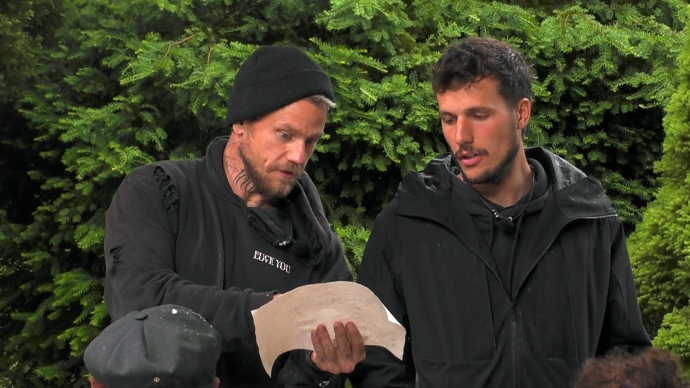 Adam Raiter dostává na farmě nejmenší příděl jídla.